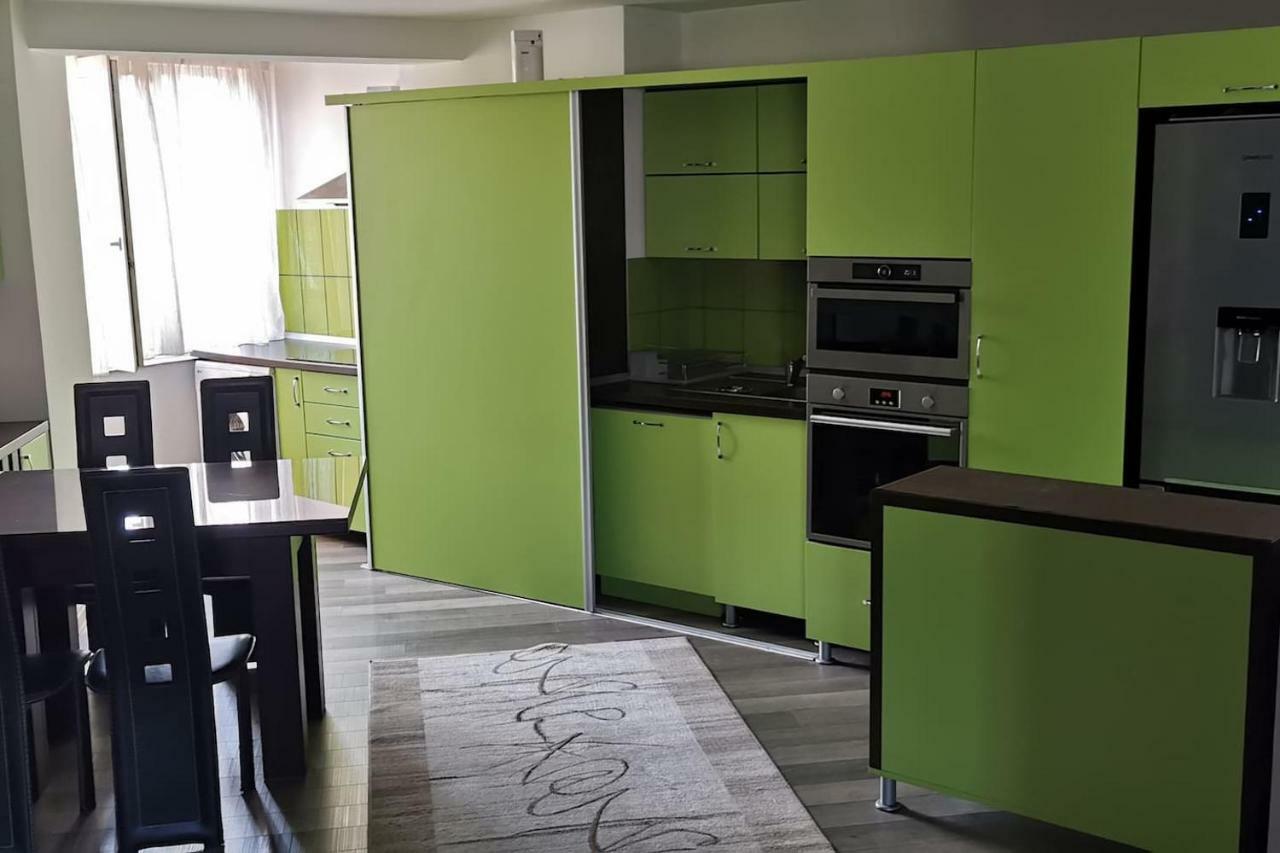 אורדאה Luxury Apartment With Two Bedrooms And Large Living Room, 100 Square Meters, City Center מראה חיצוני תמונה