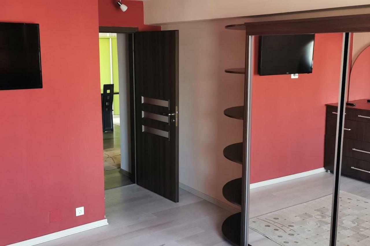 אורדאה Luxury Apartment With Two Bedrooms And Large Living Room, 100 Square Meters, City Center מראה חיצוני תמונה