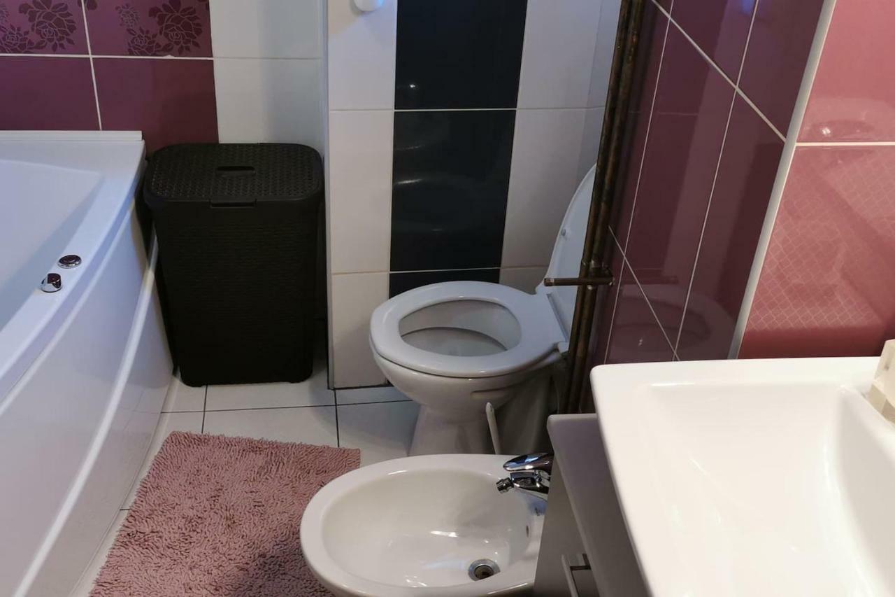 אורדאה Luxury Apartment With Two Bedrooms And Large Living Room, 100 Square Meters, City Center מראה חיצוני תמונה