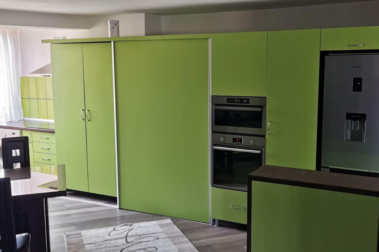 אורדאה Luxury Apartment With Two Bedrooms And Large Living Room, 100 Square Meters, City Center מראה חיצוני תמונה