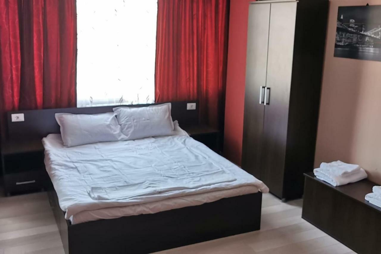 אורדאה Luxury Apartment With Two Bedrooms And Large Living Room, 100 Square Meters, City Center מראה חיצוני תמונה