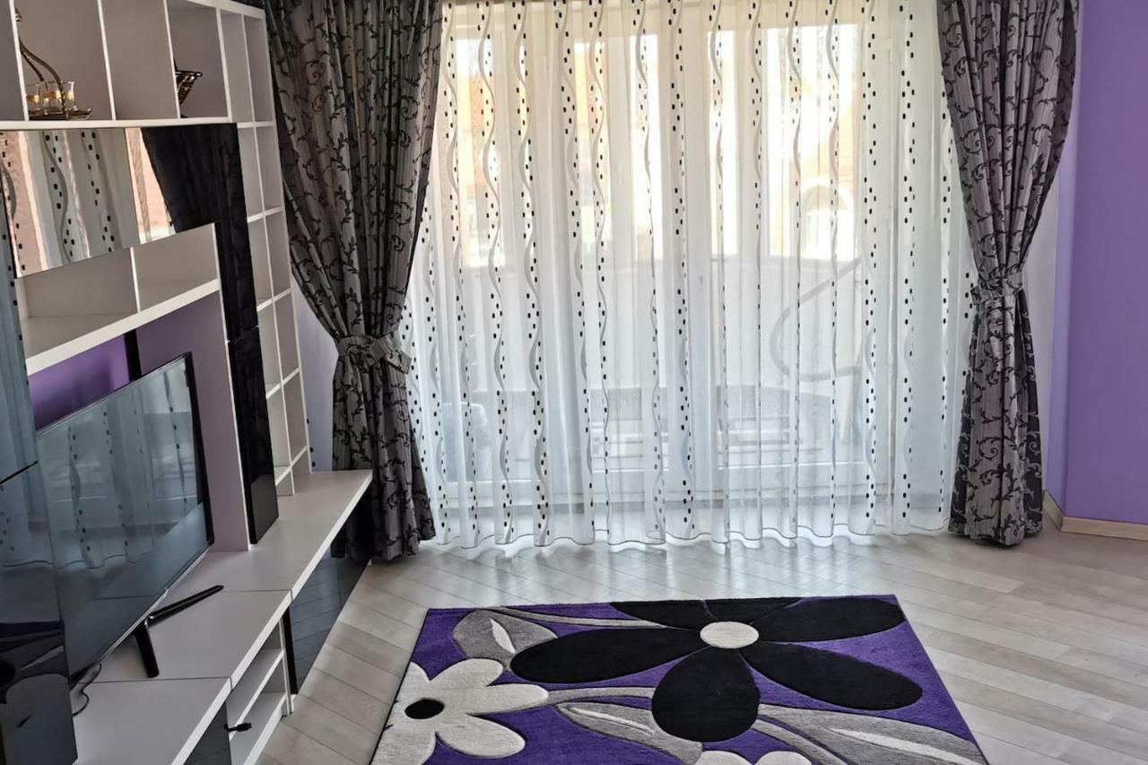 אורדאה Luxury Apartment With Two Bedrooms And Large Living Room, 100 Square Meters, City Center מראה חיצוני תמונה